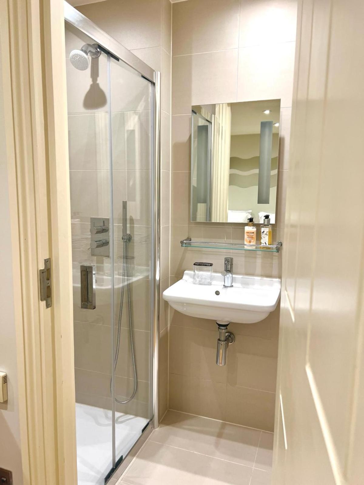 Georgiana'S Guesthouse London Ruang foto